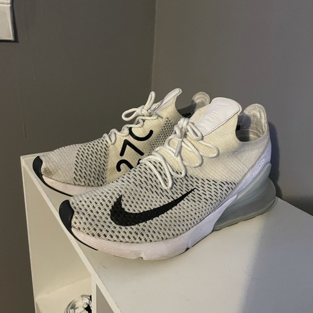 Men’s Nike sneakers!